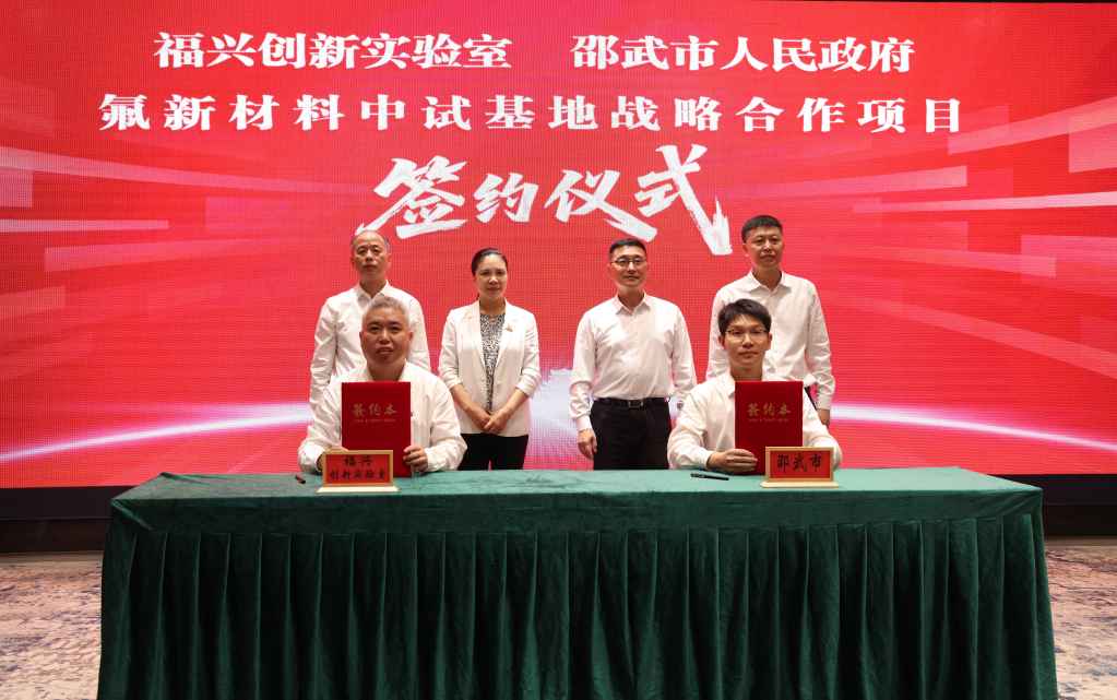 增进校地情谊