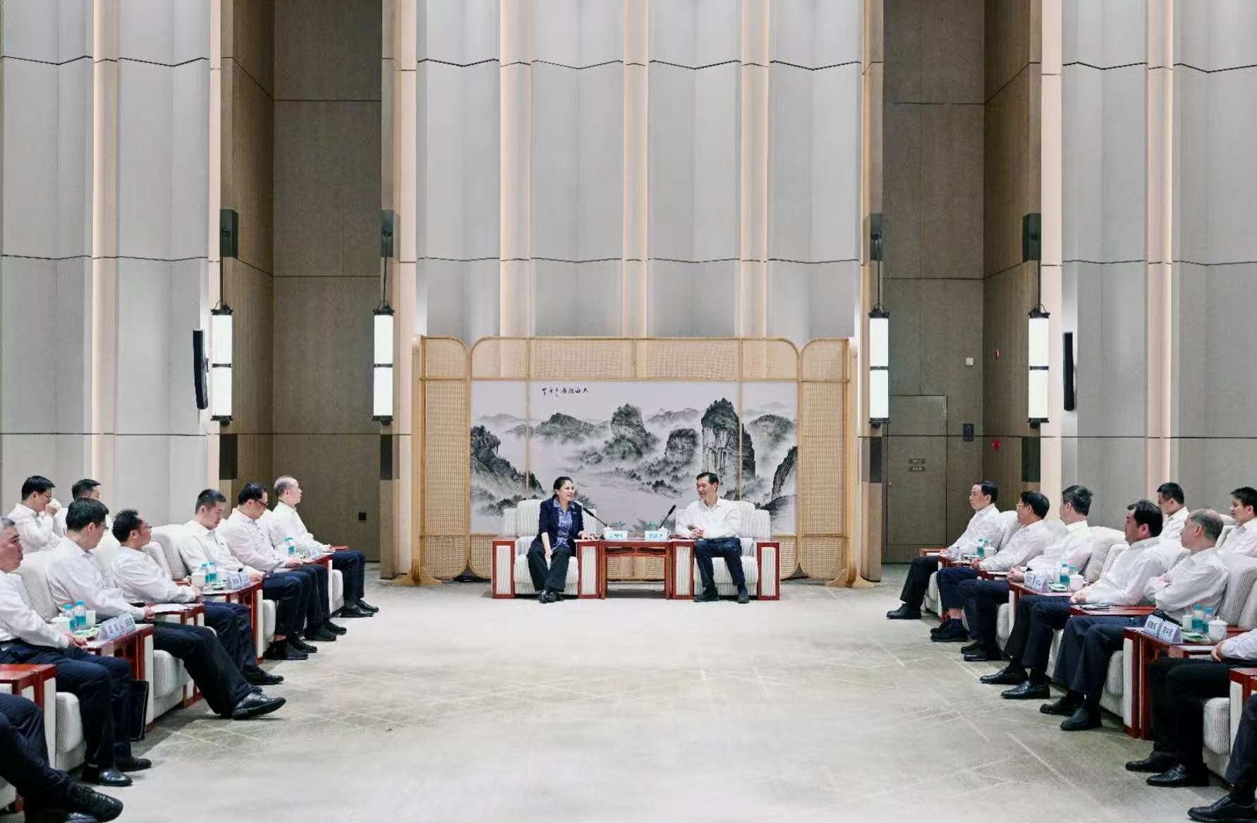 培育壮大新兴产业和未来产业